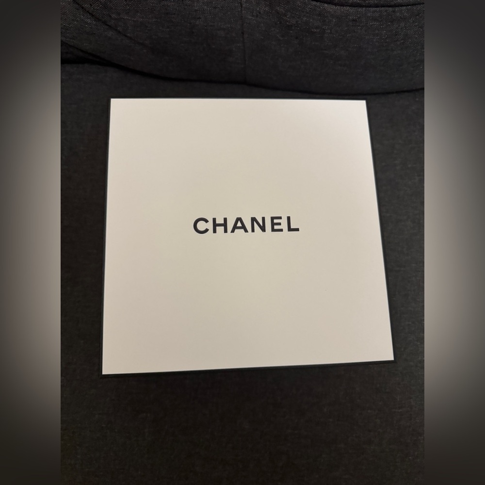 brand new 		
 Chanel CAT EYE SUNGLASSES CLASSICS BLACK & BEIGE UNIVERSAL - Picture 8 of 8